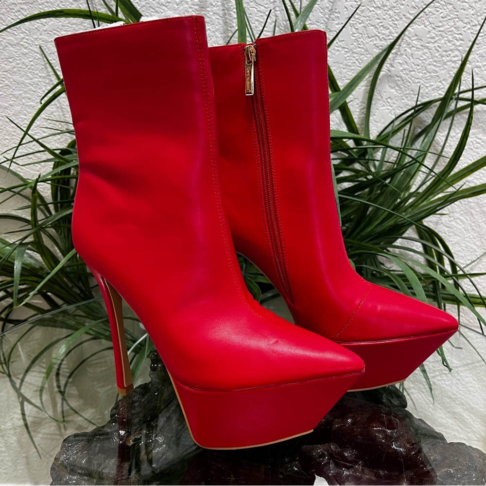 NEW Cape Robbin Lipstick Red Side Zip Platform Heeled Boots  Size 6 - Picture 9 of 9
